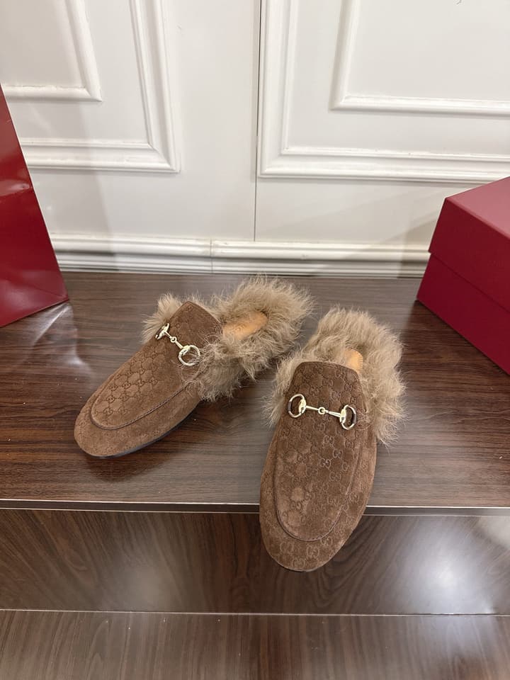 Gucci Tuscan Wool Loafers – Autumn/Winter Must-Have in Beige Gg Monogram With Tan Fur