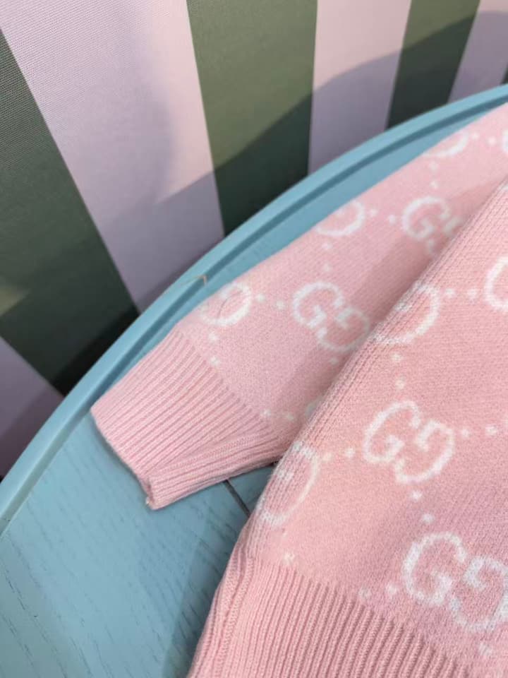 Gucci Kids Knit Sweater and Washed Denim Set – Spring/Summer Collection – 2025SS in Pink Sweater And Washed Blue Denim Set