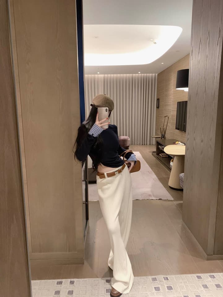 Miu Miu Casual Knit Pants with Khaki Belt – 25FW in Apricot