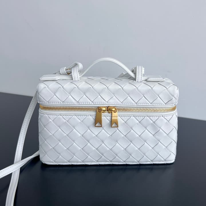 Bottega Veneta Intrecciato Vanity Case in Cream