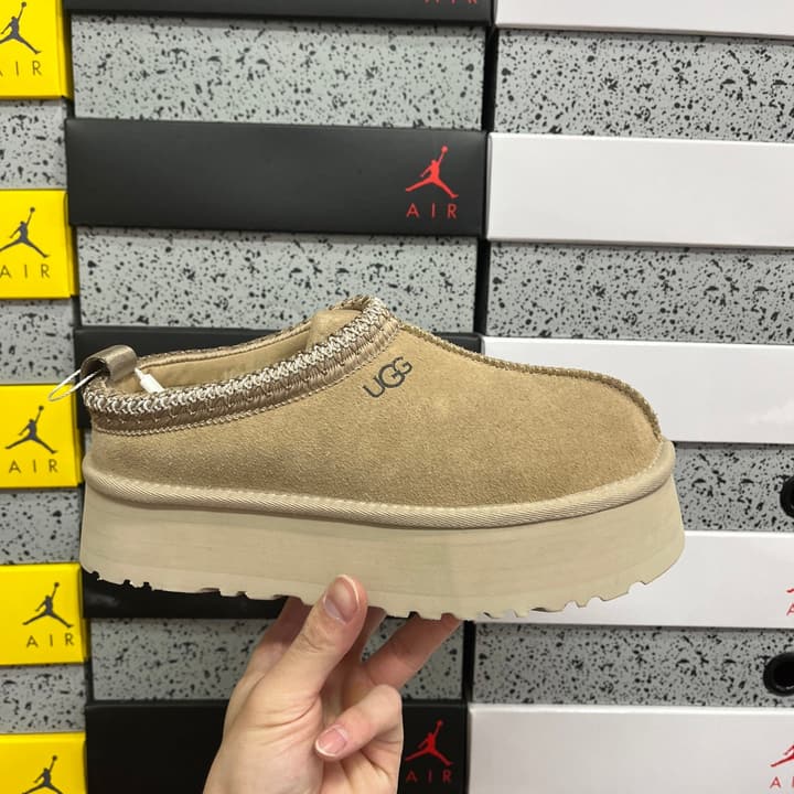 UGG Thick-Soled Low-Cut Fur Snow Boots in Olive Suede Patterned Trim