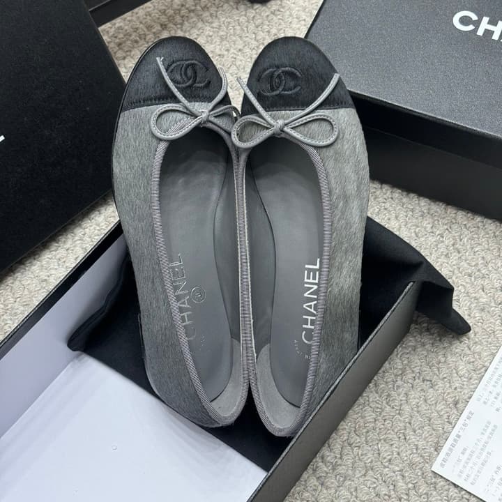 Chanel Classic Round-Toe Ballet Flats – Spring/Summer Collection – 25SS in Burgundy