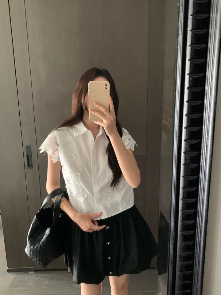 Celine Lace-Spliced Cropped Shirt – Spring/Summer Collection – 26SS in White