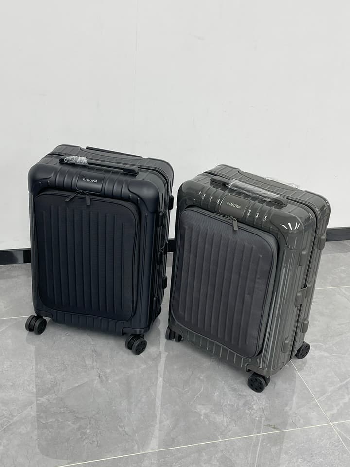 RIMOWA Essential Sleeve Carry-On with Laptop Pocket in Classic Black