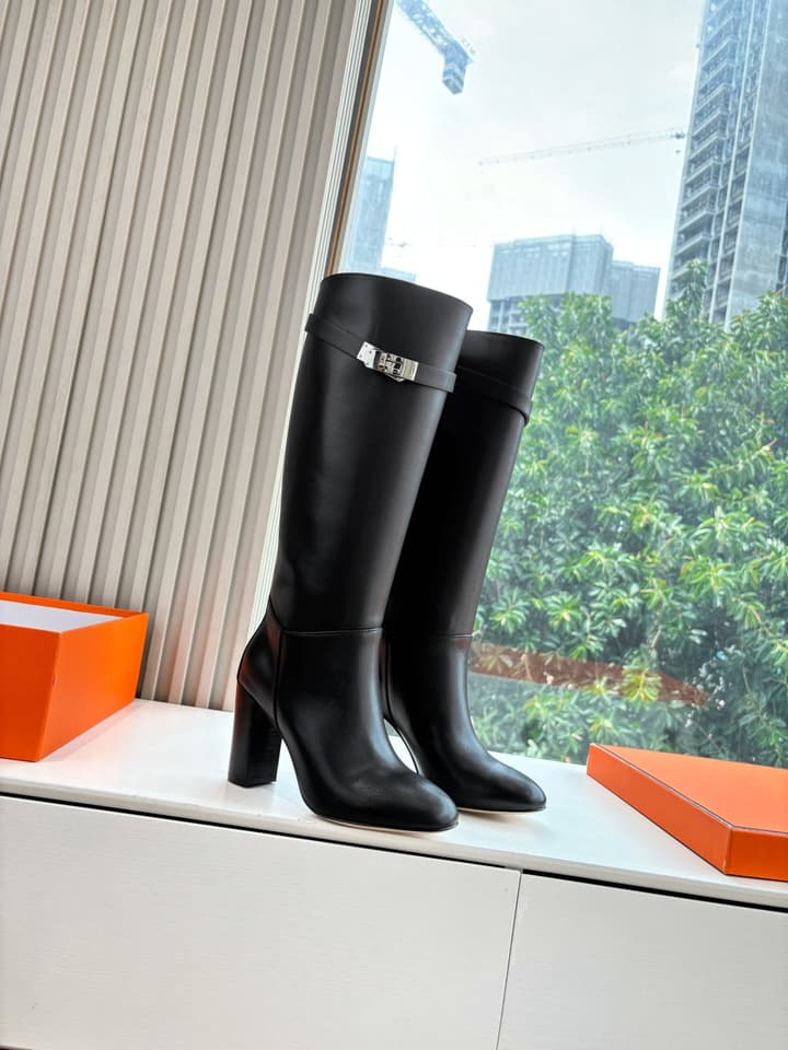 Hermès Classic Knee-High Boots – 2025FW in Assorted Buckle Riding Boots Display