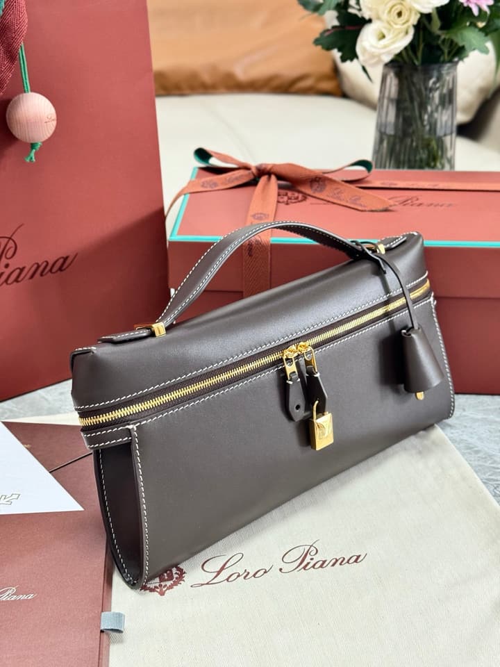 Loro Piana Extra Clutch L29 in Black Leather