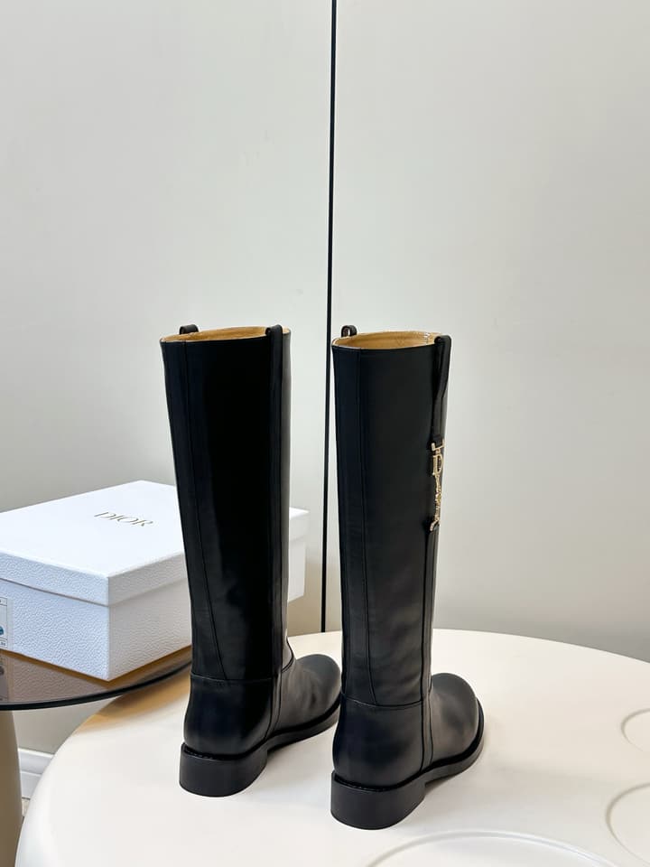 Dior Chain-Embellished Leather Riding Boots – 26FW