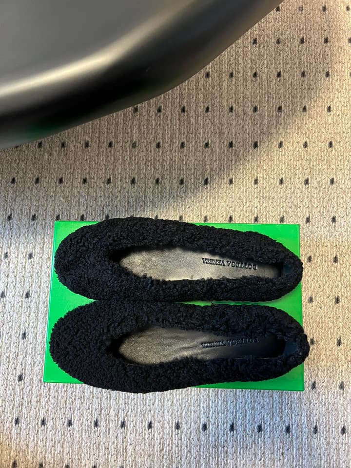 Bottega Veneta Furry Ballet Flats – 25SS in Black