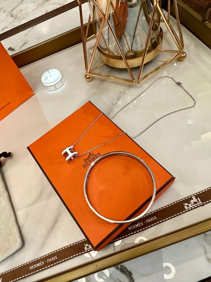 Hermès Oval Enamel 18K Gold Jewelry Set
