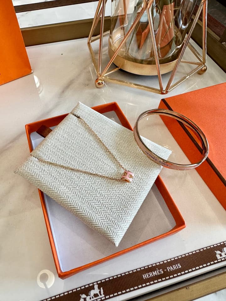 Hermès Oval Enamel 18K Gold Plated Necklace and Bracelet Set