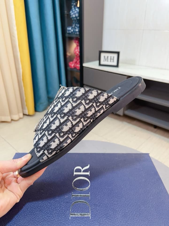 Dior Aqua Suede Sandals – Spring/Summer Collection in Beige Oblique