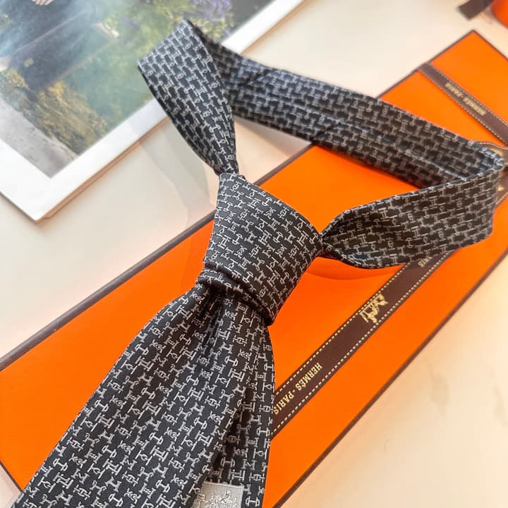 Hermès Men's H-Logo Silk Tie in Black