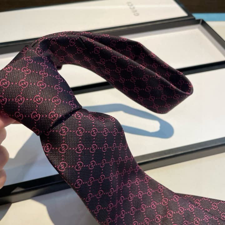 Gucci GG Logo Jacquard Silk Tie in Black