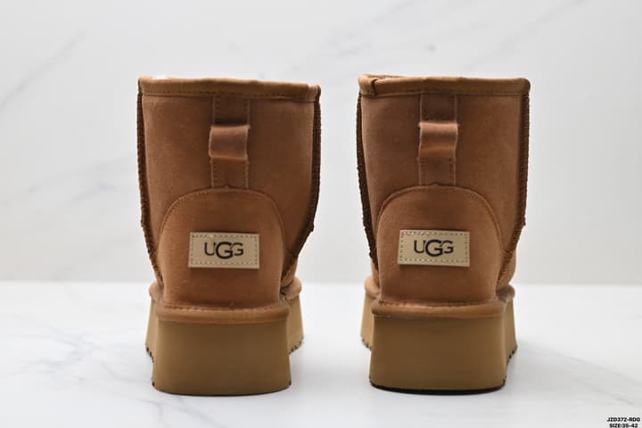 UGG Classic Ultra Mini Platform Snow Boots in Classic Chestnut