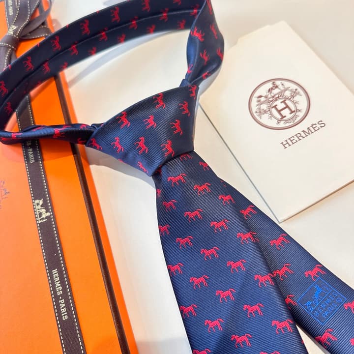 Hermès Animal Series Men's Silk Tie in Blue With Pink Pattern