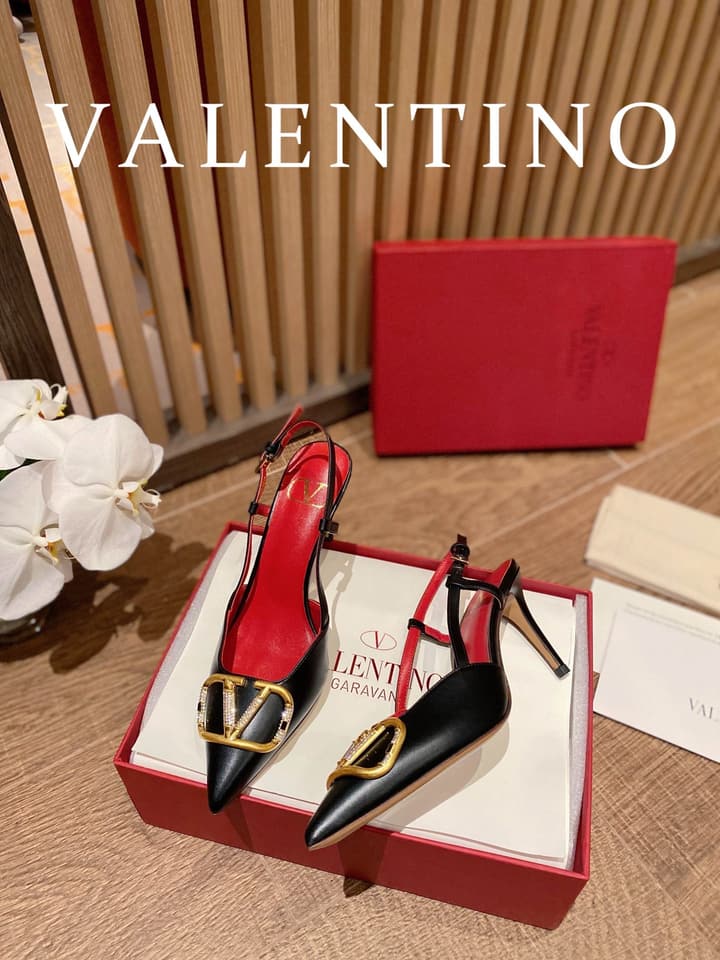 Valentino VLogo Signature Leather Pumps – 2022 Collection in Glossy Black With Red Lining