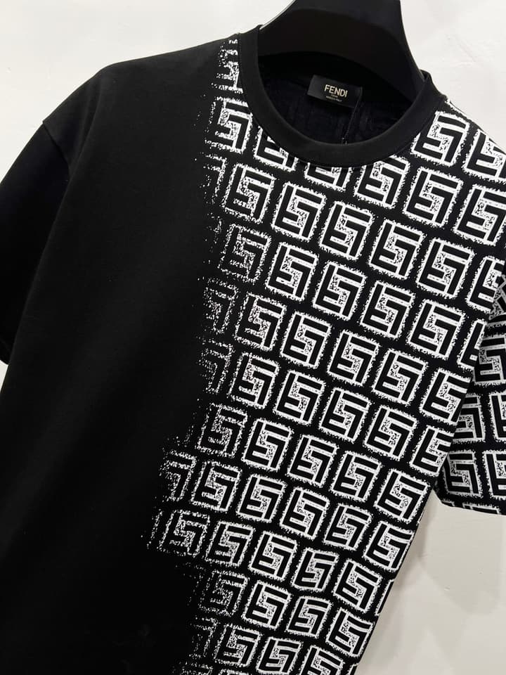 Fendi Gradient Logo Round Neck T-Shirt – 2025SS Collection in Black