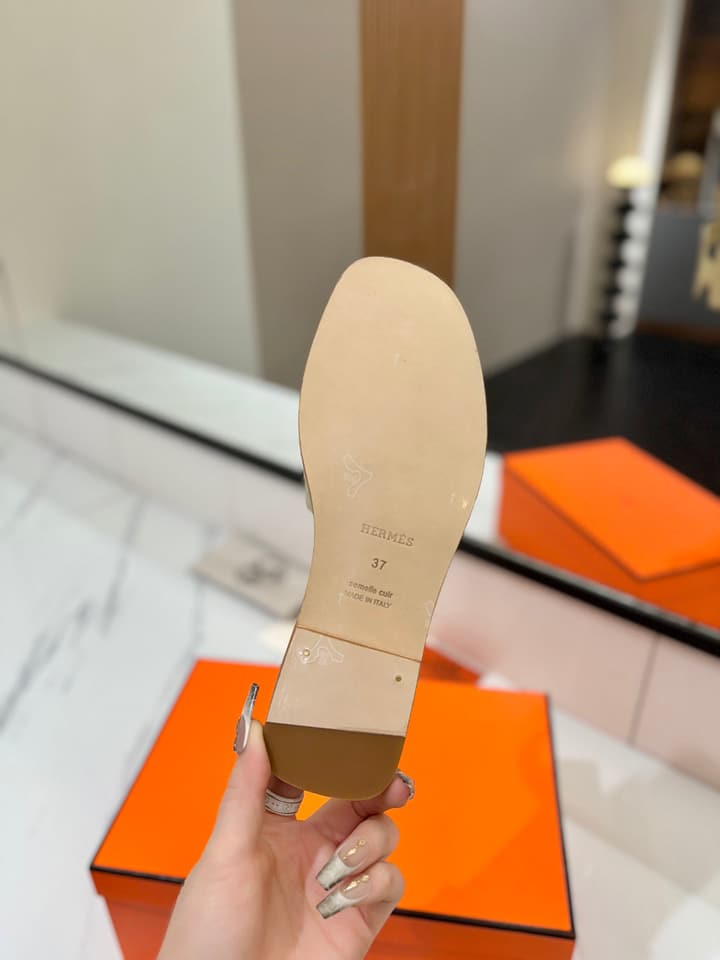 Hermès Classic H Palm Grain Leather Sandals in Black