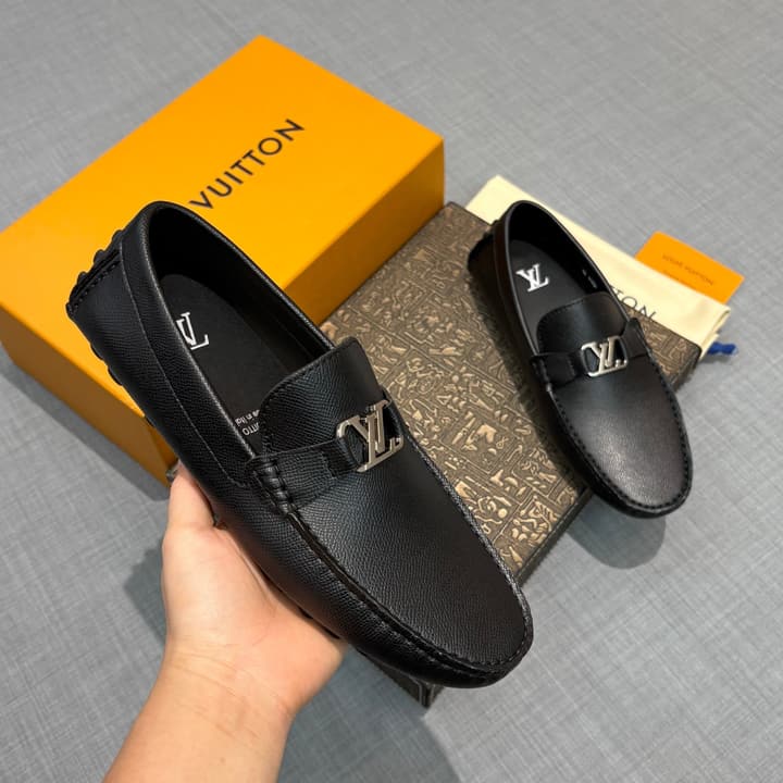 Louis Vuitton Men's Lizard-Embossed Driving Shoes in Black