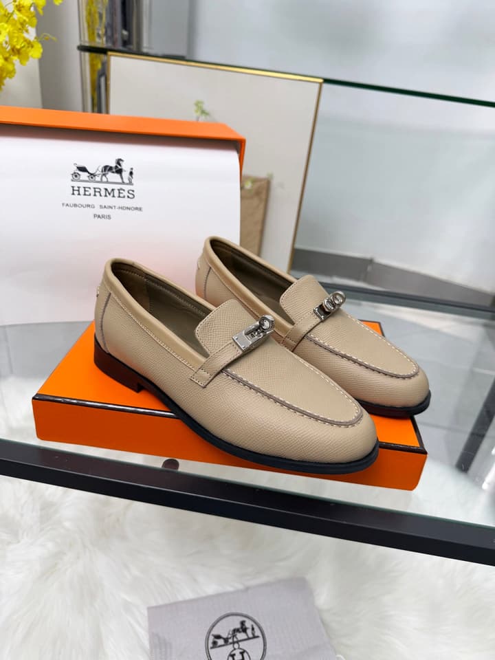 Hermès Classic Leather Sole Sandals in Black Smooth