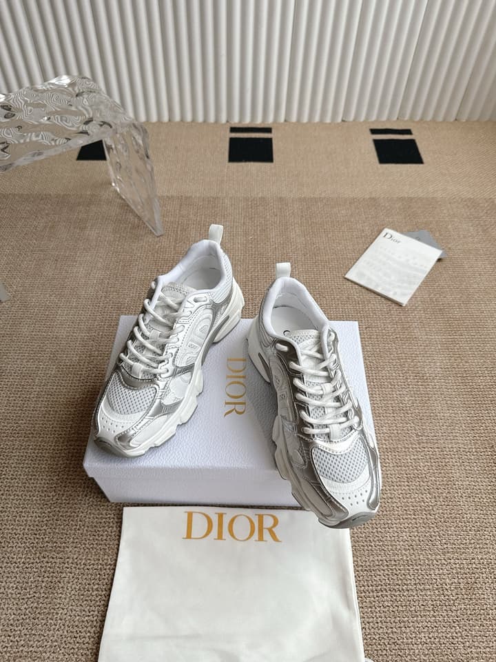 Dior Vibe Sneakers in Gold