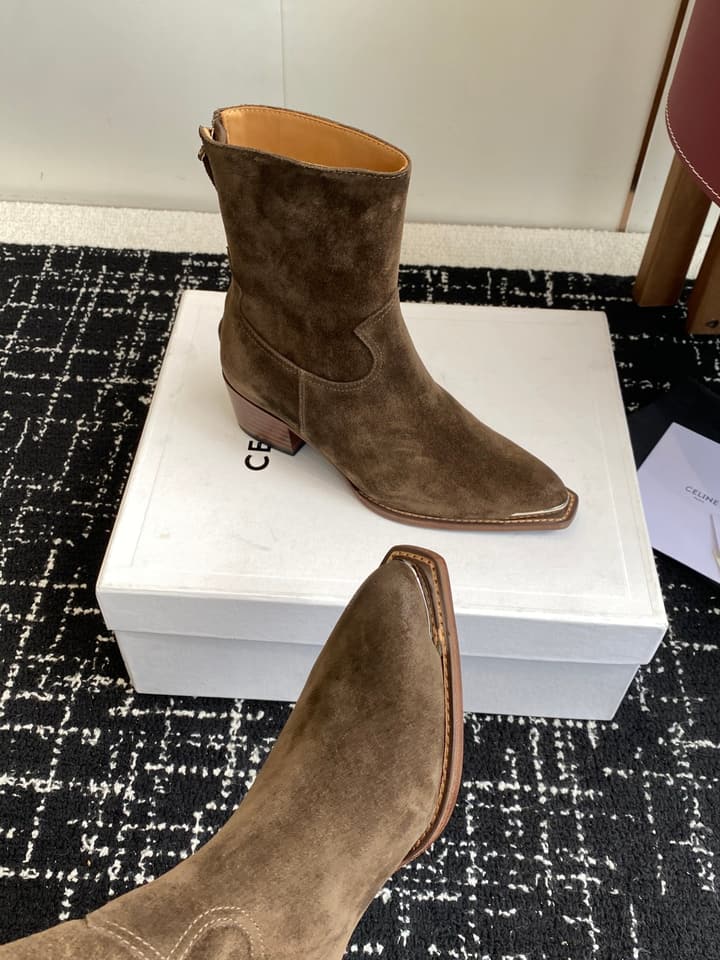 Celine Retro Chunky Chelsea Ankle Boots – 25SS in Classic Brown Suede