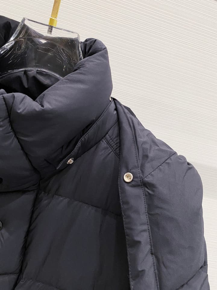 Moncler Maya 70 Matte Down Jacket – 2025 in Classic Black