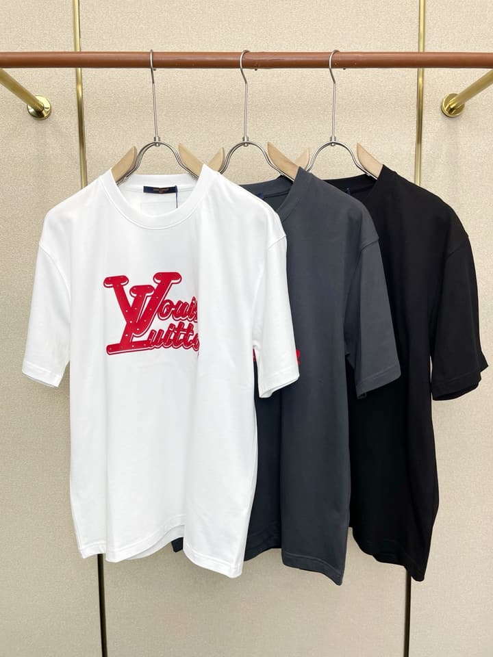 Louis Vuitton Men's Casual Short-Sleeve T-Shirt in Black