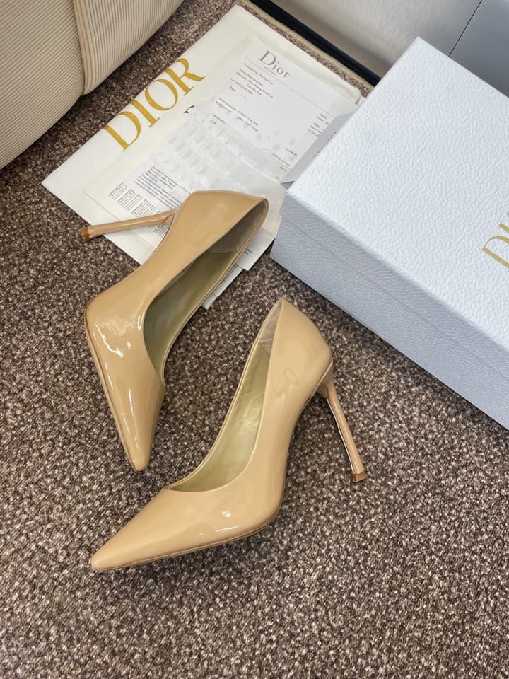 Dior CD Logo Pointed Toe Pumps – 2025 Spring/Summer Haute Couture Collection in Shiny Black Flat