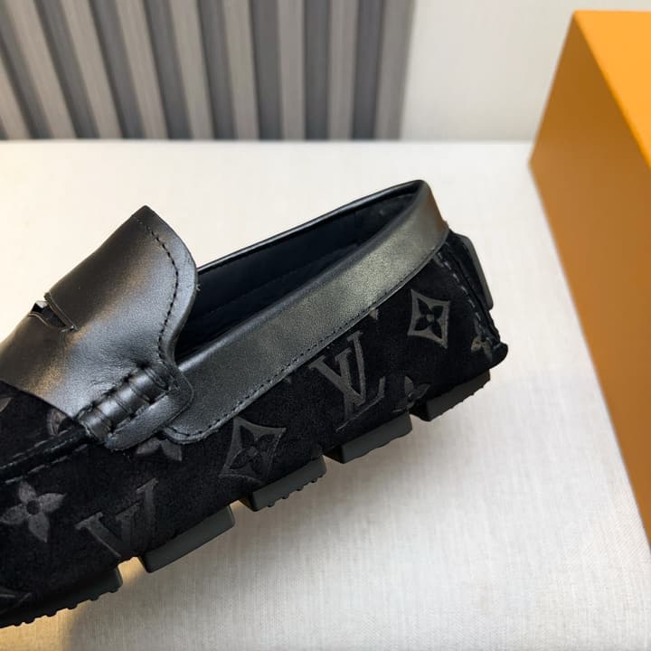 Louis Vuitton Pebbled Leather Driving Shoes in Black Textured Leather