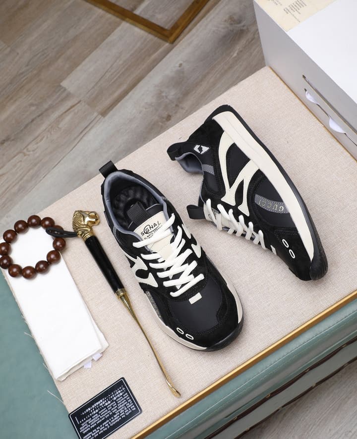 Gucci Latest Calfskin Leather Loafers in Beige With White Accents