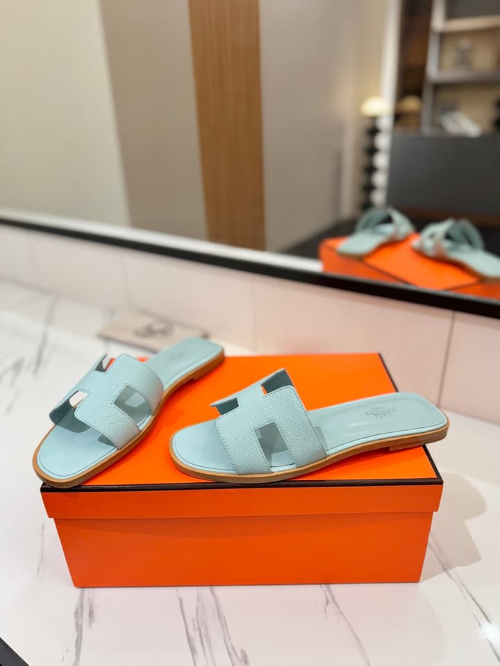 Hermès Classic H Palm Grain Leather Sandals in Black