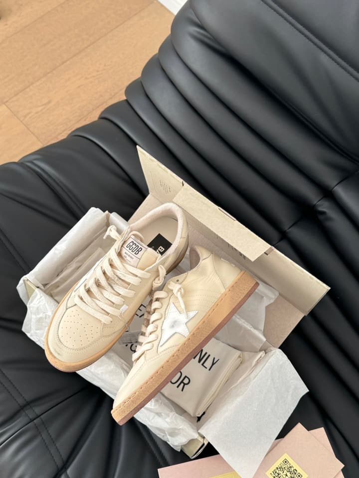 Golden Goose Graffiti Distressed Sneakers – 2024 Collection in Off-white Grey