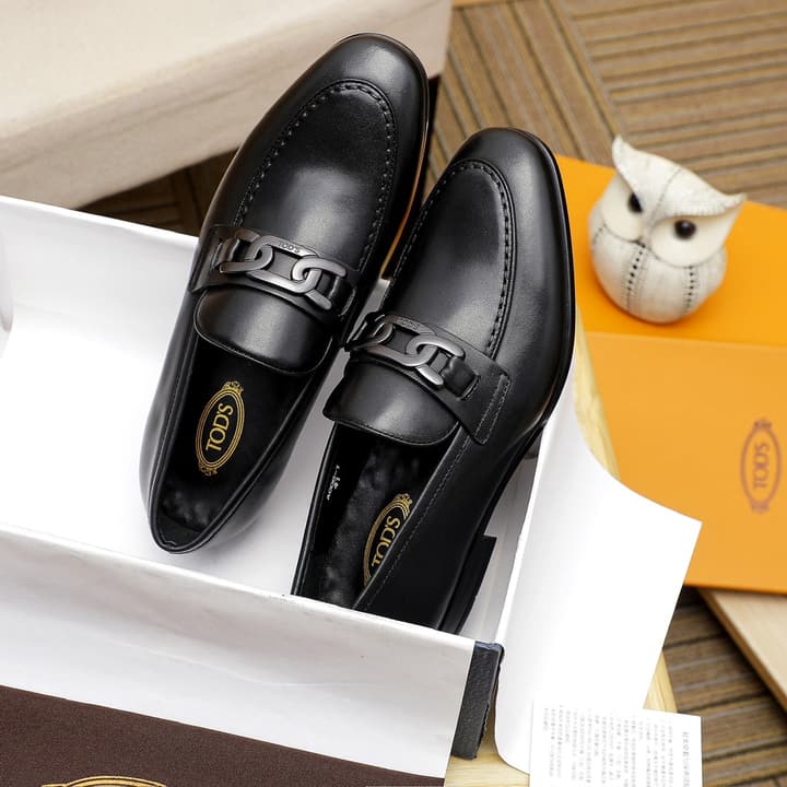 Tod's Classic Men's Driving Shoes in Polished Black