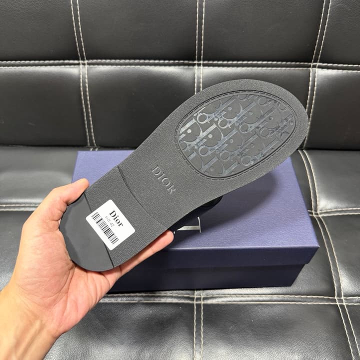 Dior Men's Pebbled Leather and Suede Slides – Spring/Summer Collection 2025 in Black Pebbled Leather Cross Strap