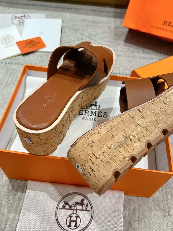 Hermès 2024 Spring/Summer Wedge Sandals – 2024 Spring/Summer Collection in White Leather