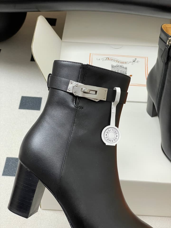 Hermès Saint Germain Kelly Buckle Ankle Boots – 25FW in Black