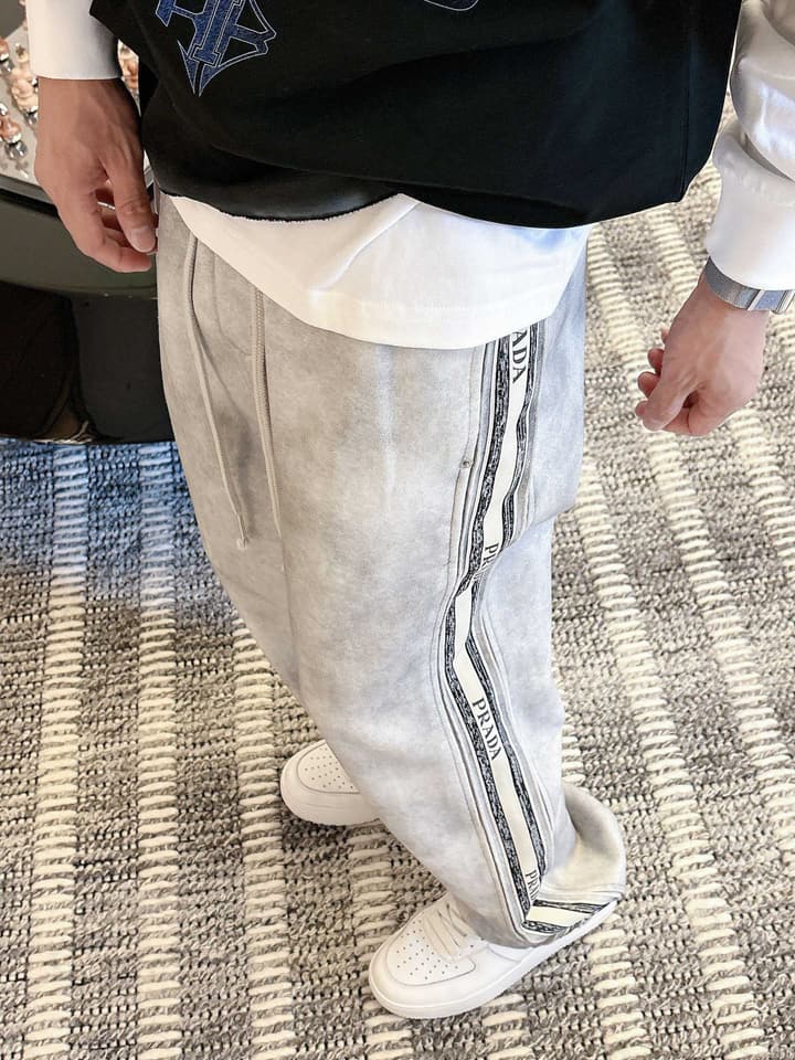 Prada Classic Logo Casual Pants – 2025FW in Black With White Side Stripe