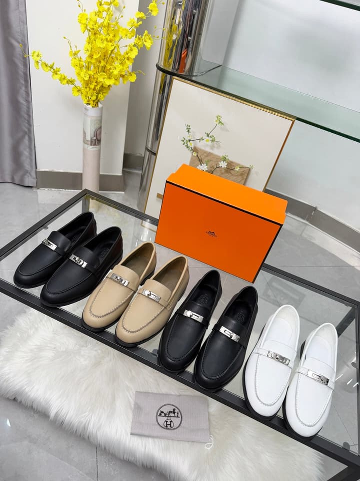 Hermès Classic Leather Sole Sandals in Black Smooth