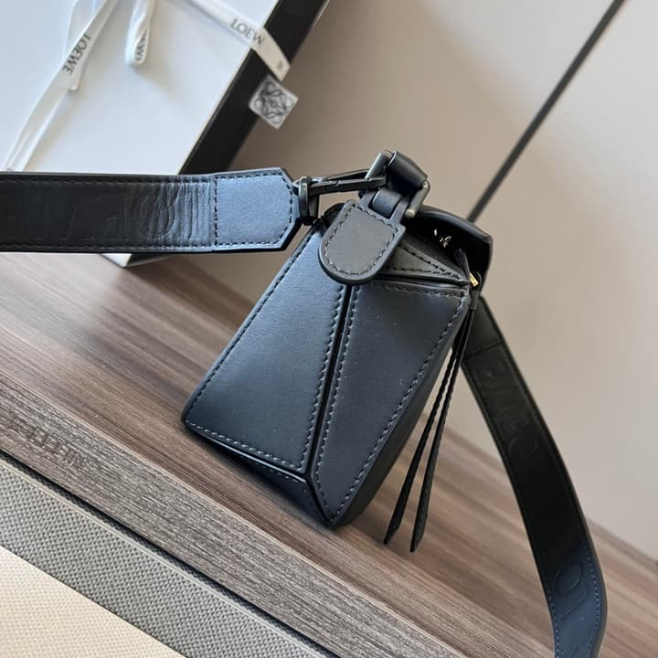 Loewe Puzzle Bag in Black