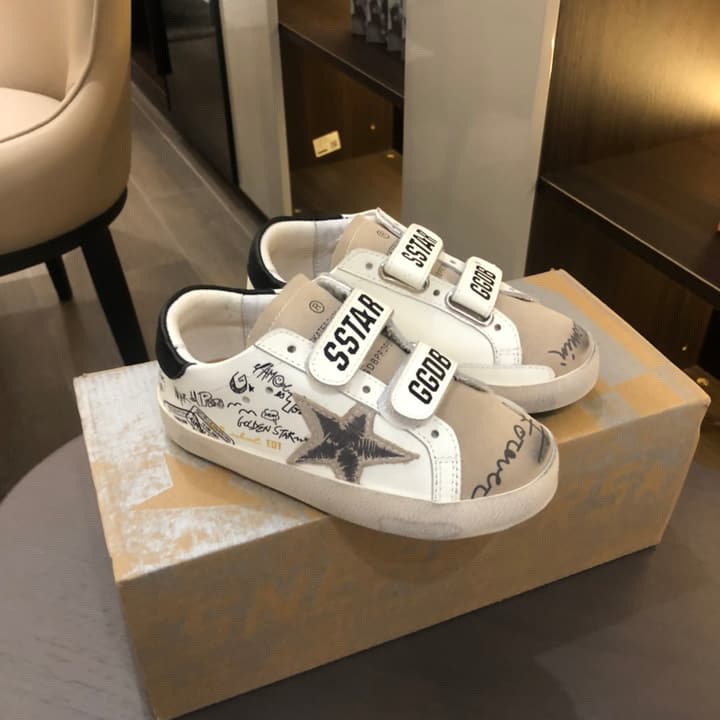 Golden Goose Kids Distressed Sneakers – Kids Collection in White With Black Heel And Grey Star