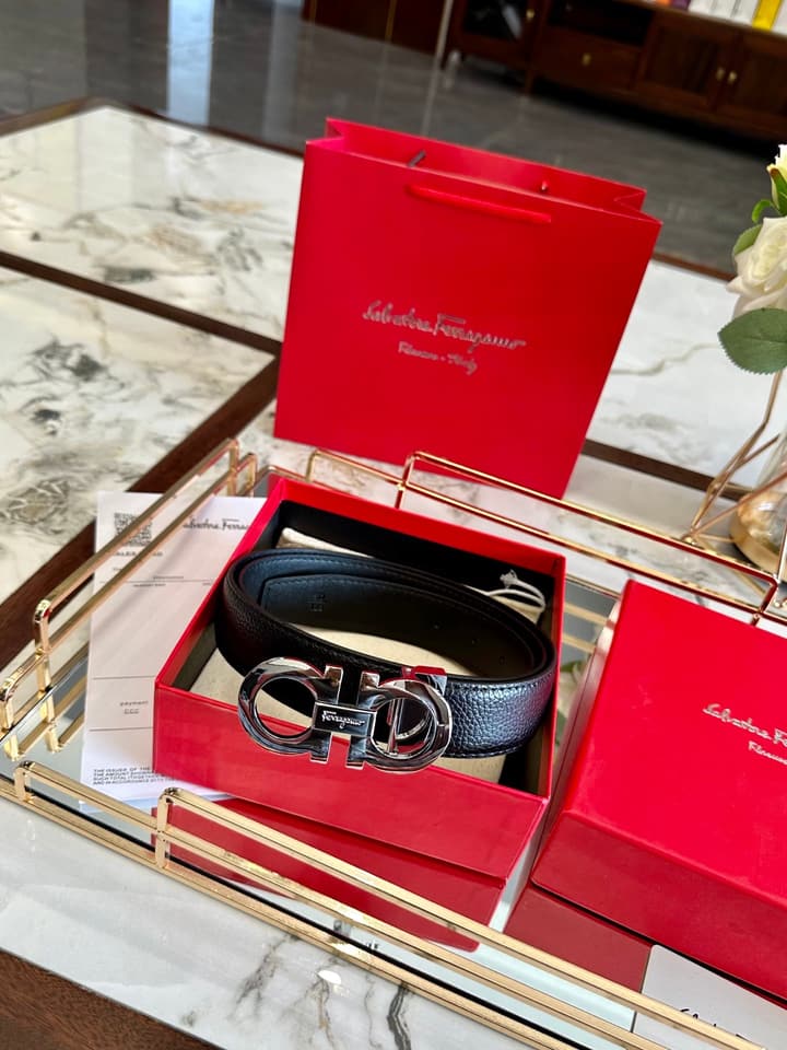 Ferragamo Leather Belt in Black Patent H-buckle