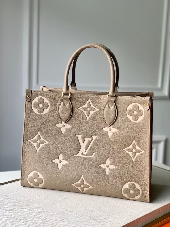 Louis Vuitton ONTHEGO Medium Monogram Tote Bag in Black Monogram With Red Interior