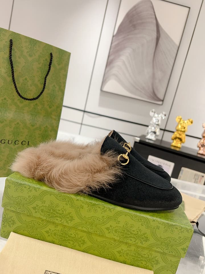 Gucci Toscana Sheepskin Loafers in Black Patent Embossed With Tan Shearling