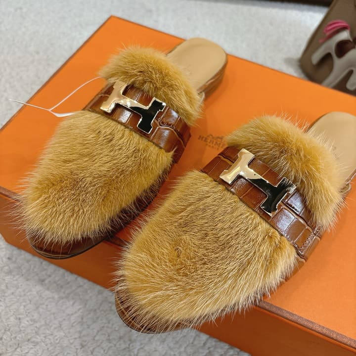 Hermès Mink Suede Loafers & Mules – Autumn/Winter Collection in Black Fur With Gold H