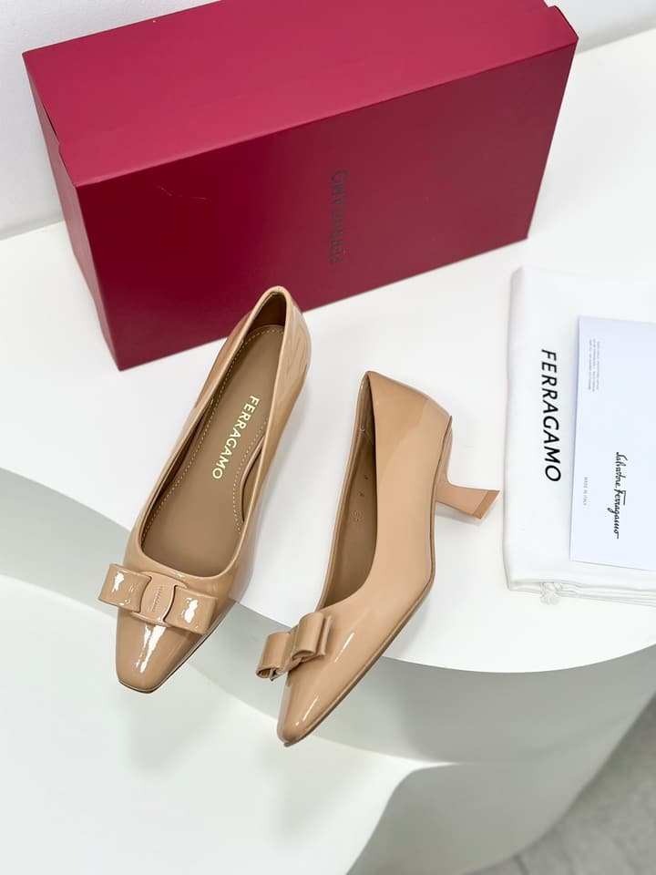 Ferragamo Vara Patent Leather Square Toe Pumps in Black Patent Leather (1cm Heel)