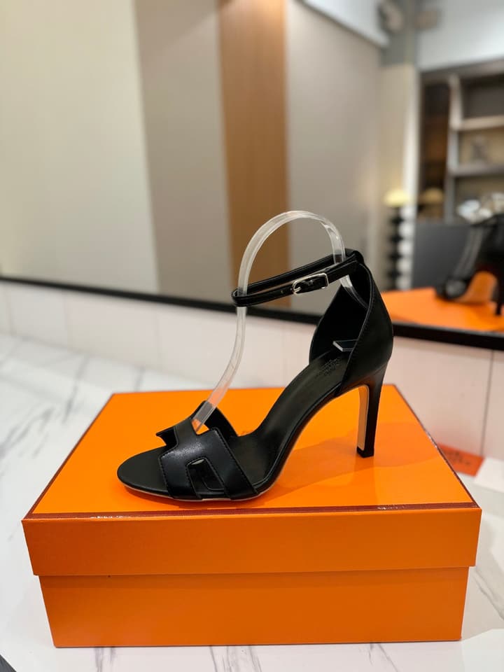 Hermès Classic Smooth Cowhide Pumps – 9cm in Caramel Brown