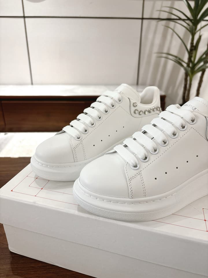 Alexander McQueen Diamond-Tail Oversized Sneakers – 2025SS