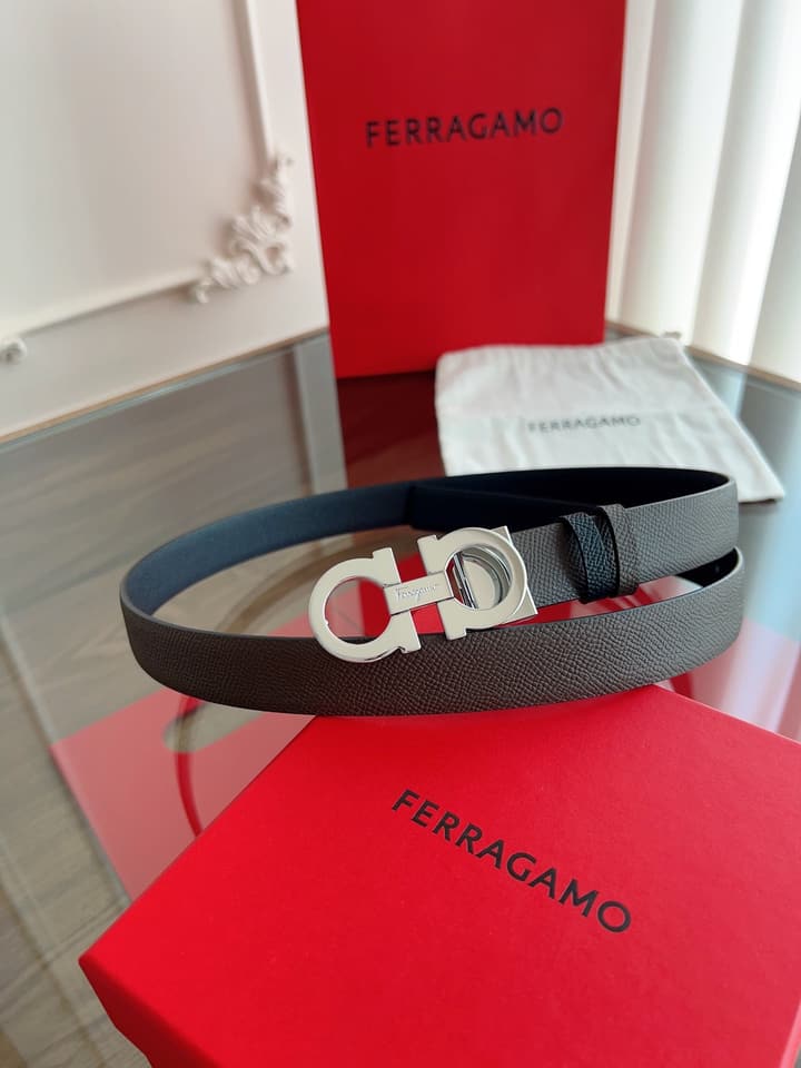 Ferragamo Women's Reversible Leather Belt in Black With Silver Buckle