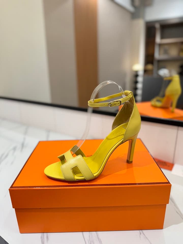 Hermès Classic Smooth Cowhide Pumps – 9cm in Caramel Brown